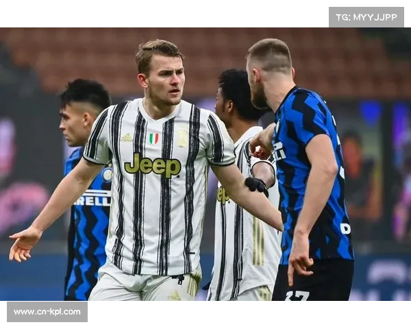 萨尔基尔德KO动作获高度评价,攻击技术广受赞誉 萨尔基尔德KO动作获高度评价,攻击技术广受赞誉