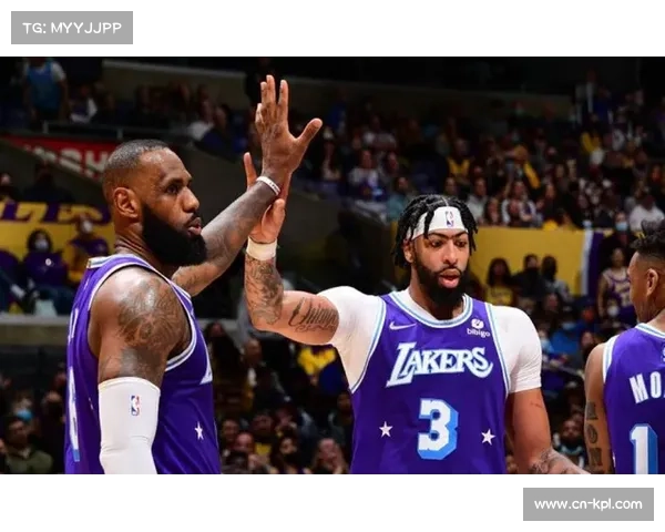 评论员建议湖人若想夺冠应考虑交易东契奇，优化阵容结构